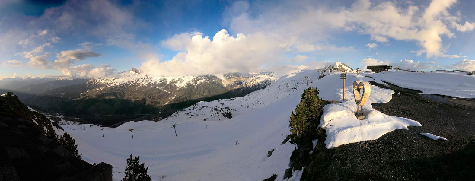 Les Menuires - Meribel webcam - Tougnete ski station 2.434 m